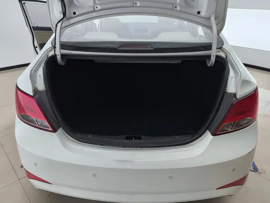 Hyundai Verna — миниатюра 4