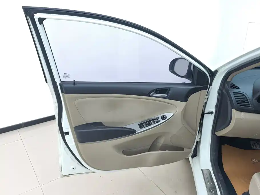 Hyundai Verna — миниатюра 7