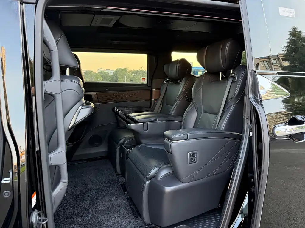 Toyota Vellfire — миниатюра 4