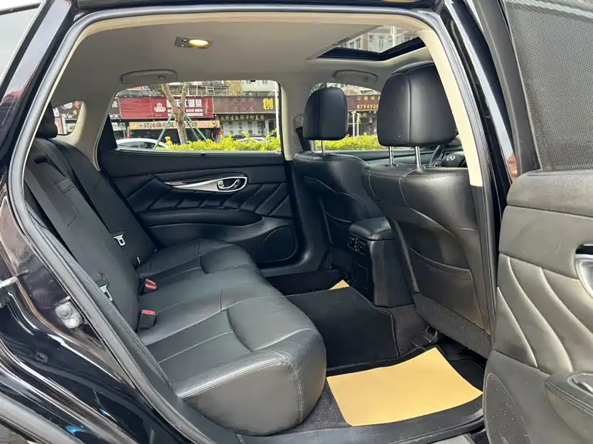 Infiniti Q70 — миниатюра 12