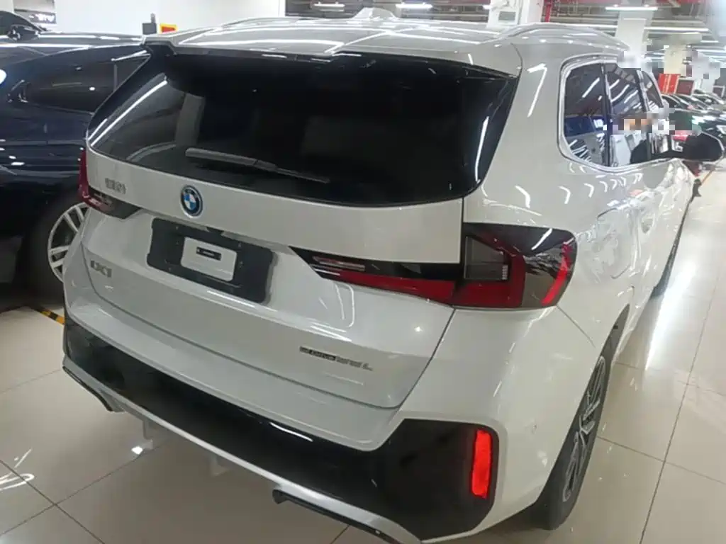 BMW iX1 — миниатюра 7
