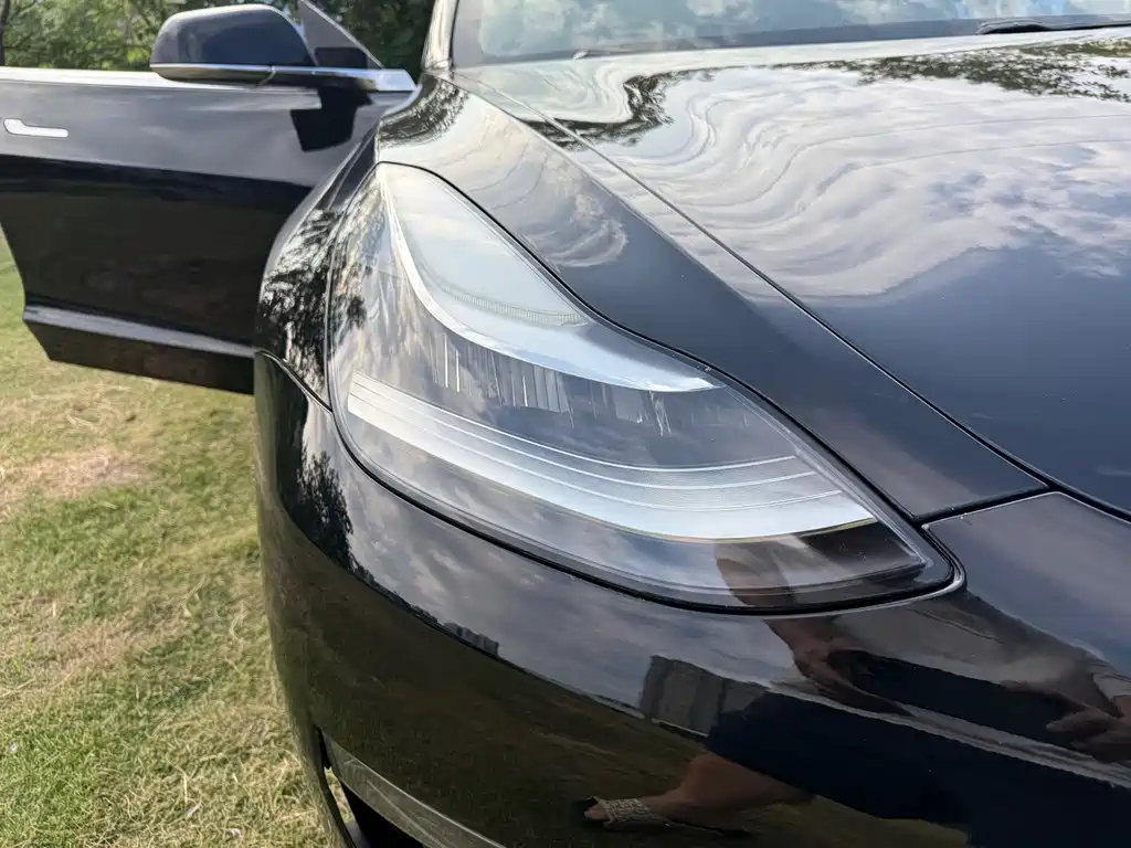 Tesla Model 3 — миниатюра 11
