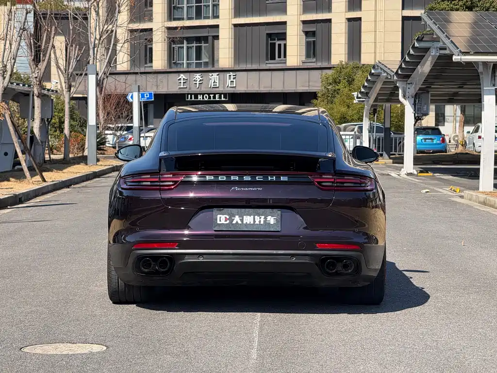 PORSCHE PANAMERA