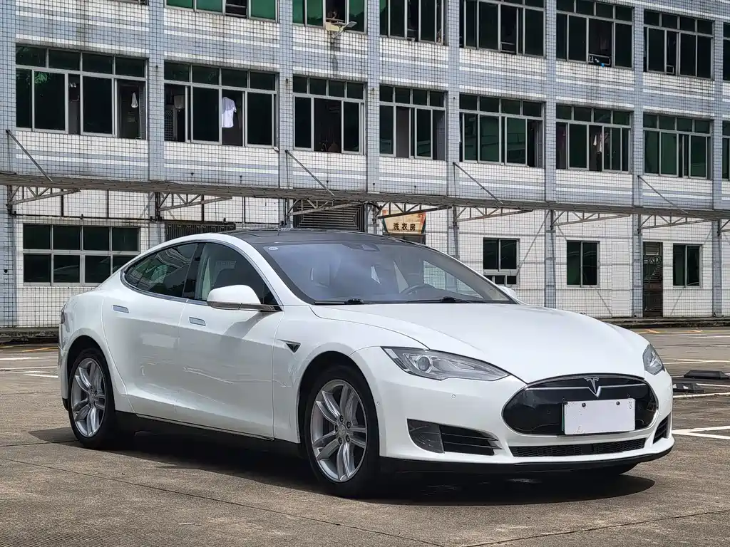 Tesla Model S — миниатюра 3