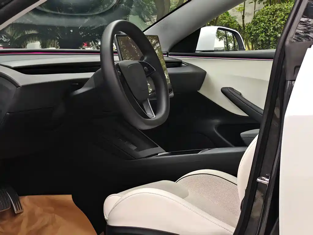 Tesla Model 3 — миниатюра 4