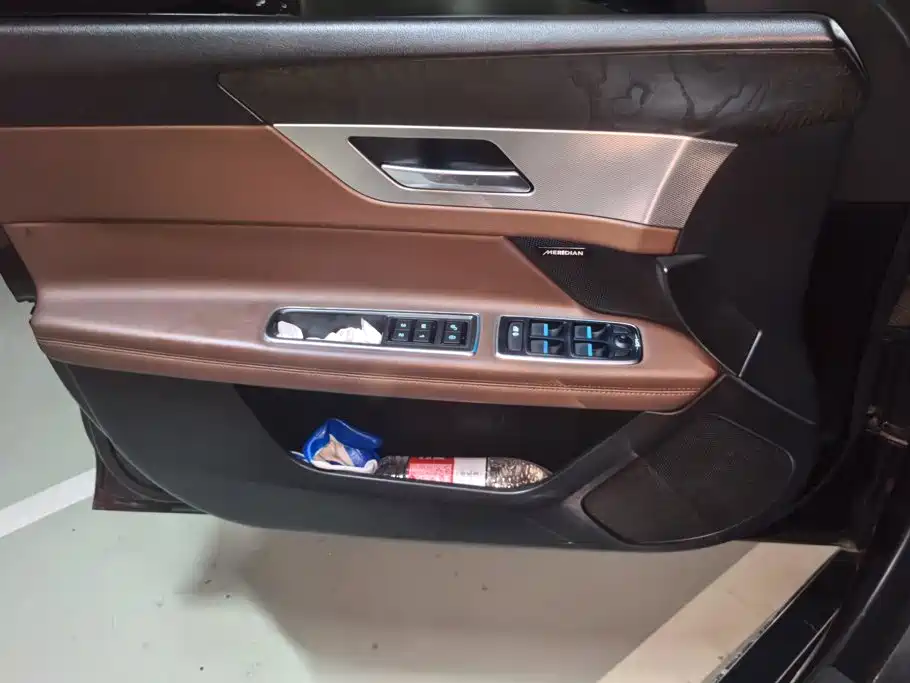 Jaguar XFL — миниатюра 7