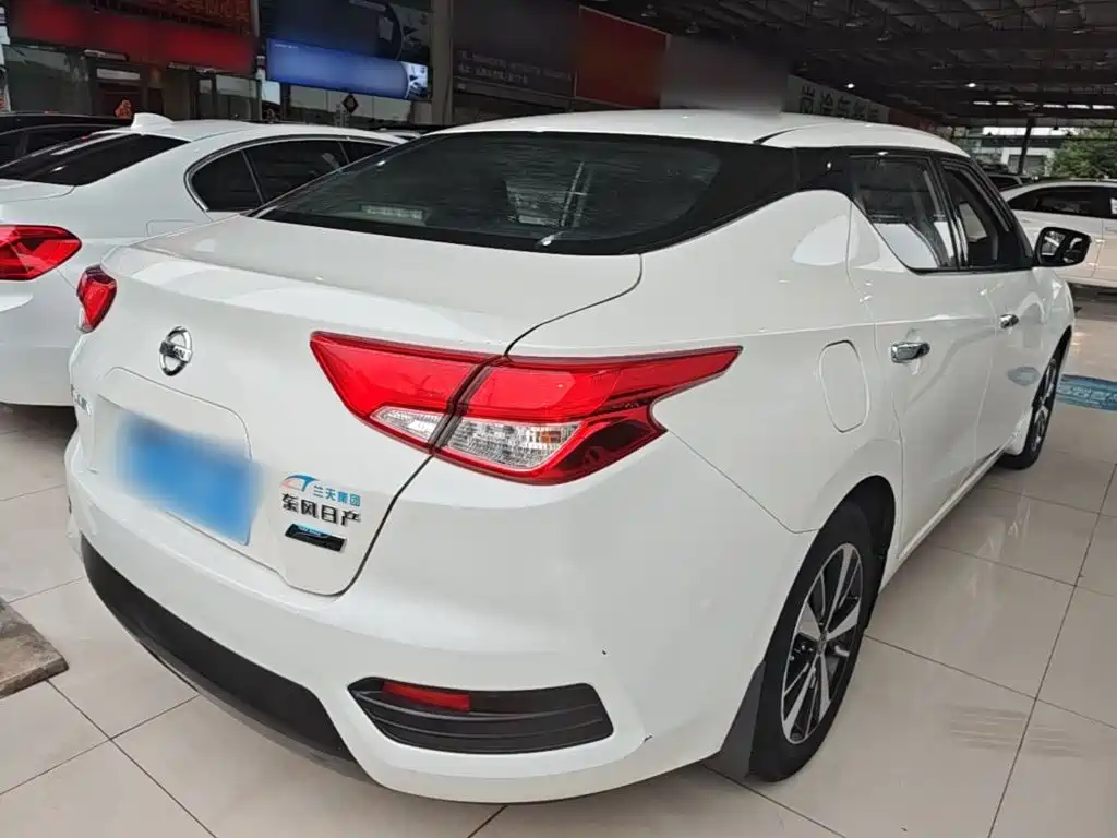 Nissan Bluebird — миниатюра 7