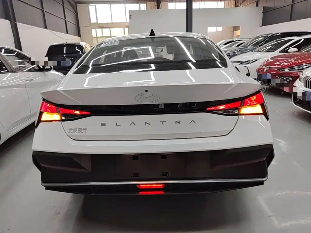 Hyundai Elantra — миниатюра 6