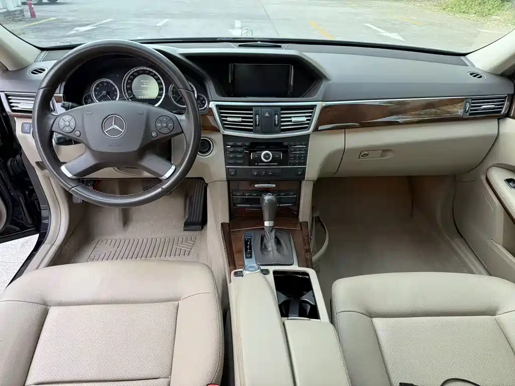 Mercedes-Benz E-Class — миниатюра 6
