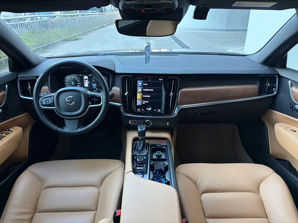 Volvo S90 — миниатюра 11