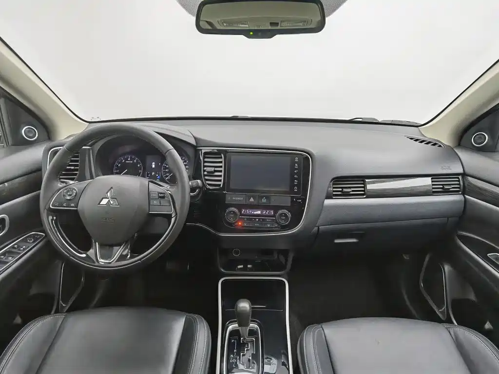 Mitsubishi Outlander — миниатюра 5