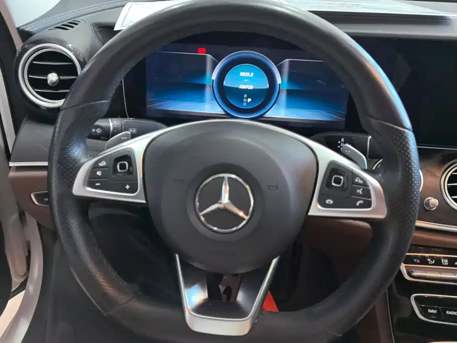 Mercedes-Benz E-Class — миниатюра 15