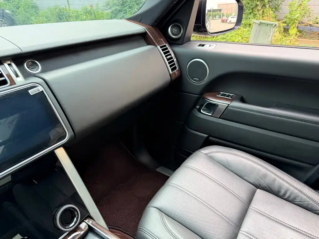 Land Rover Range Rover — миниатюра 6