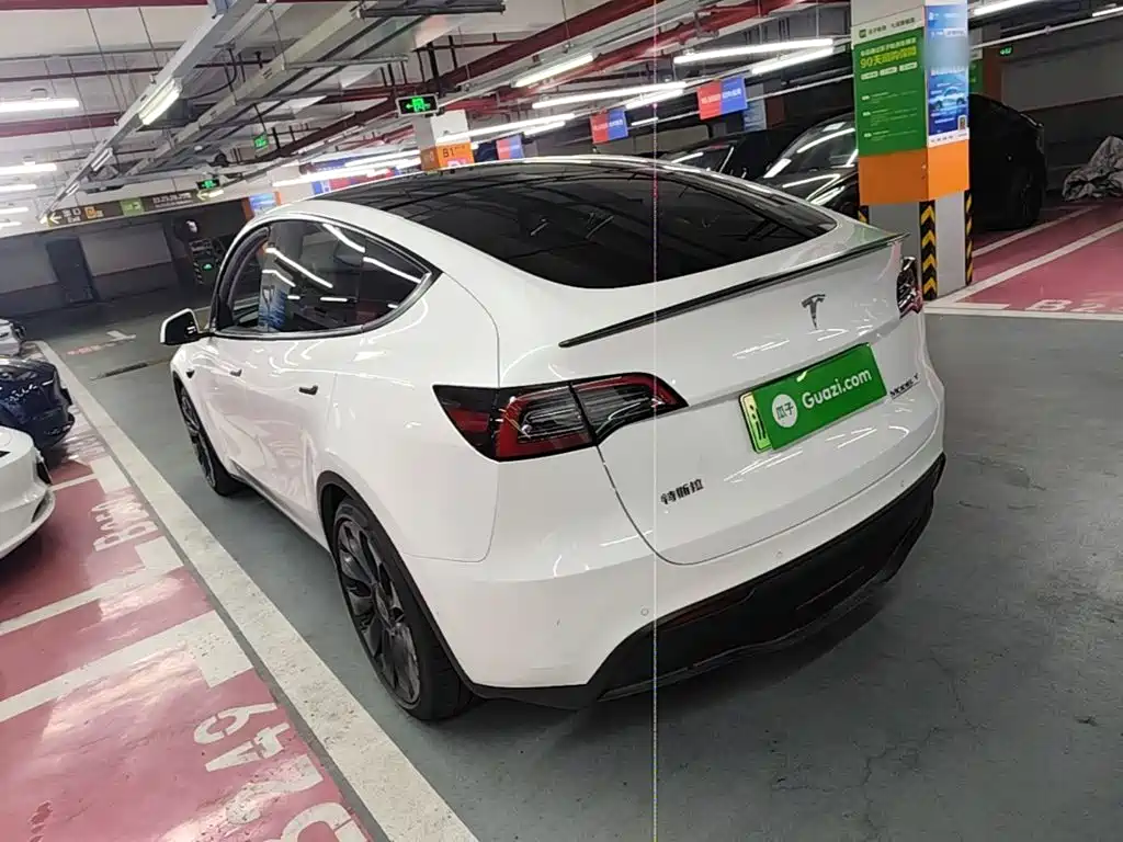 Tesla Model Y — миниатюра 5