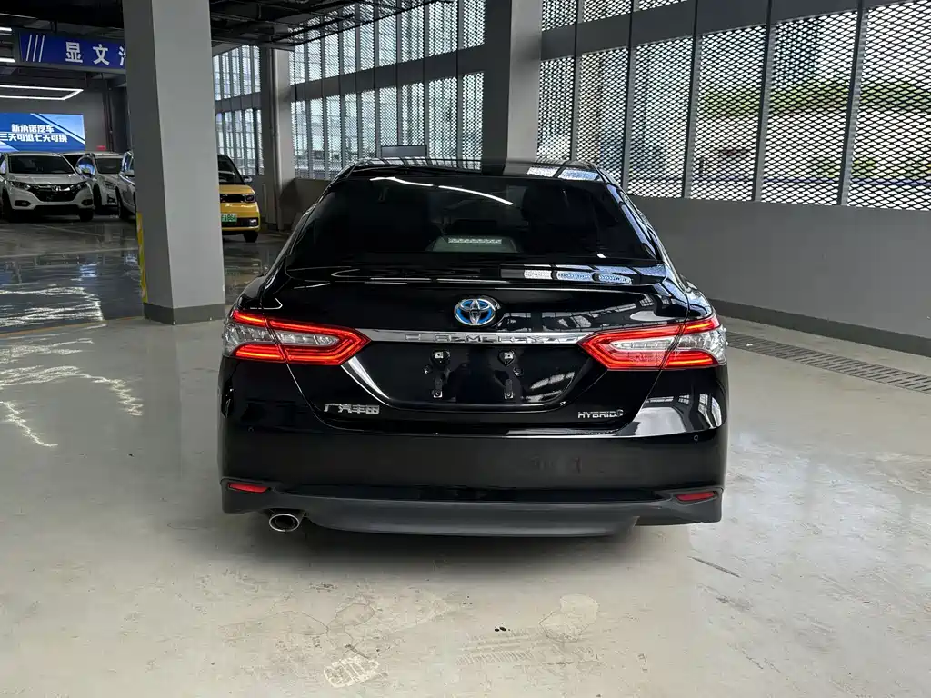 Toyota Camry — миниатюра 5