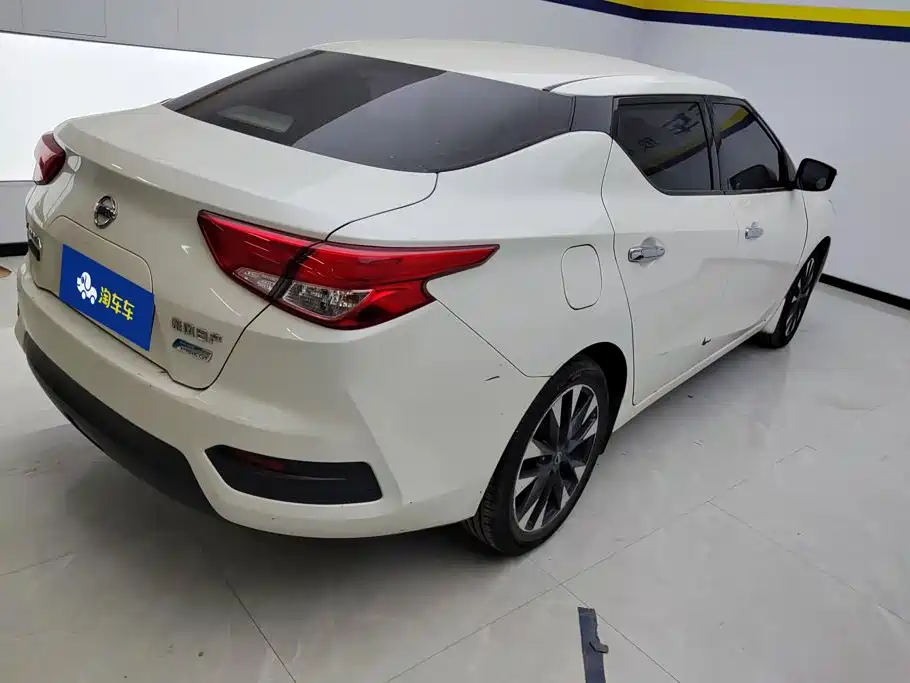 Nissan Bluebird — миниатюра 3
