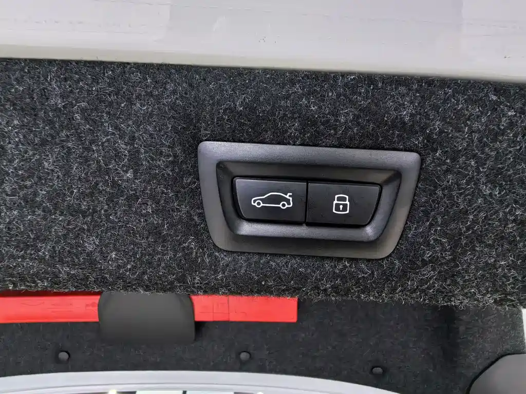 BMW 5 Series — миниатюра 17