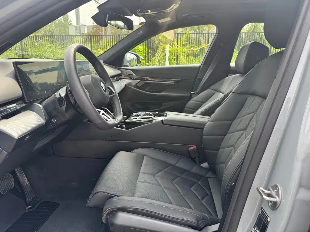 Заказать BMW 5 Series (Import) 2026 года за 7 865 163 ₽  из Китая