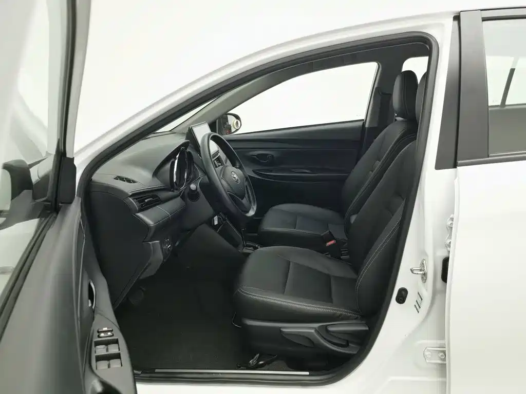 Toyota Yaris L — миниатюра 10