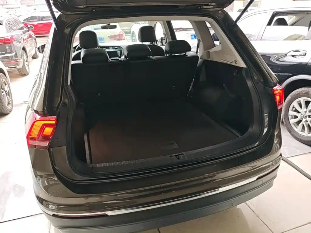 Volkswagen Tiguan L — миниатюра 19