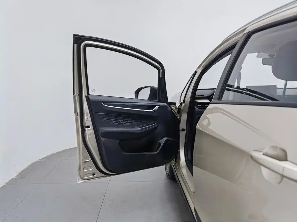 Geely Vision X3 — миниатюра 8