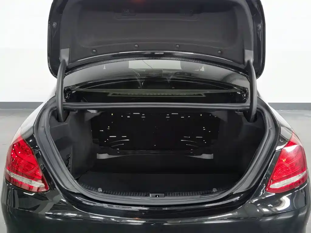 Mercedes-Benz C-Class — миниатюра 16