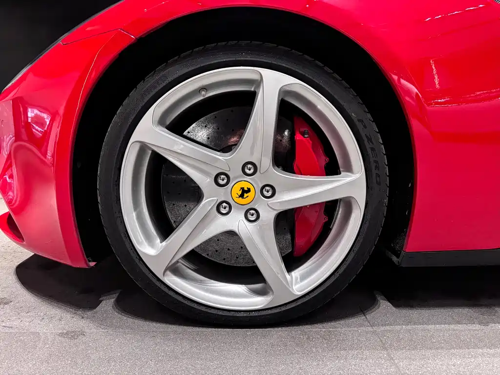 Ferrari FF — миниатюра 6