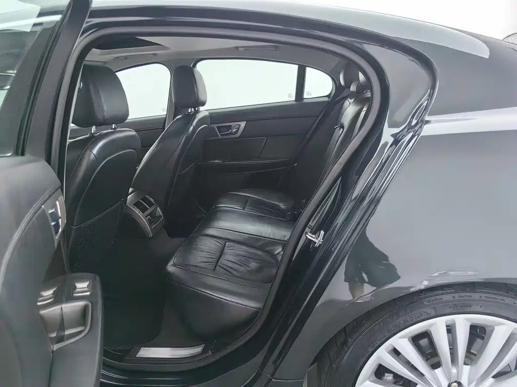Jaguar XF — миниатюра 15