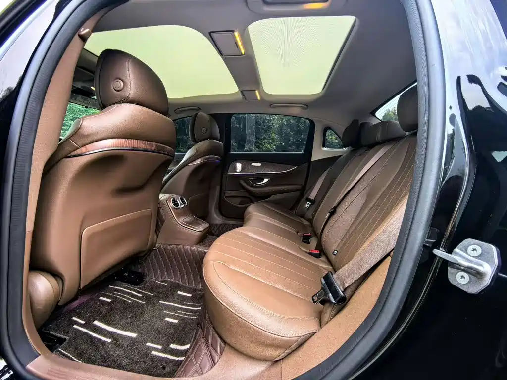 Mercedes-Benz E-Class — миниатюра 17