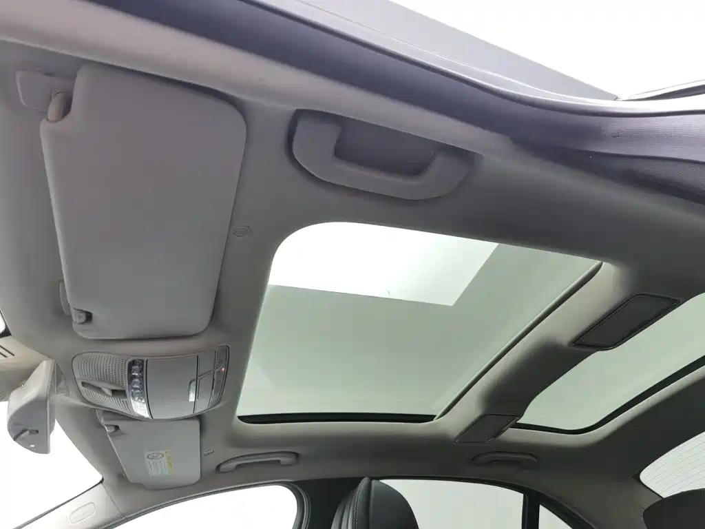 Mercedes-Benz C-Class — миниатюра 14
