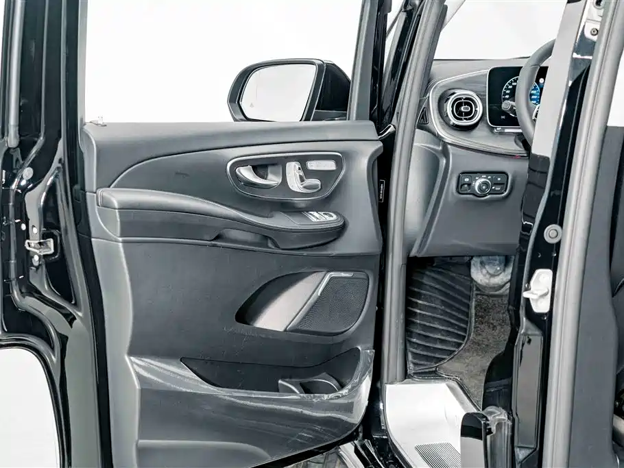 Mercedes-Benz V-Class — миниатюра 17