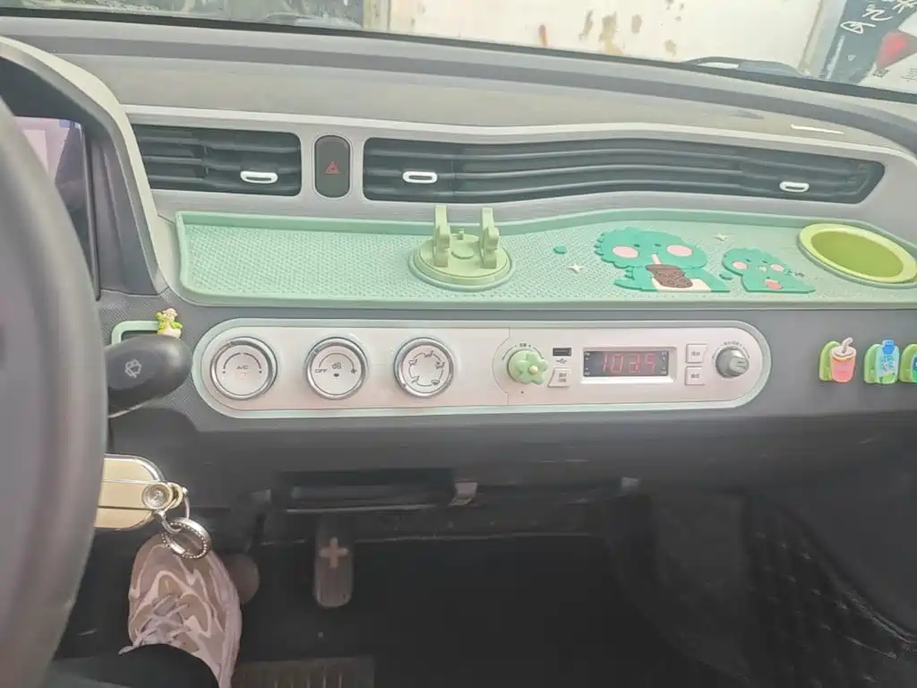 Wuling MINIEV — миниатюра 9