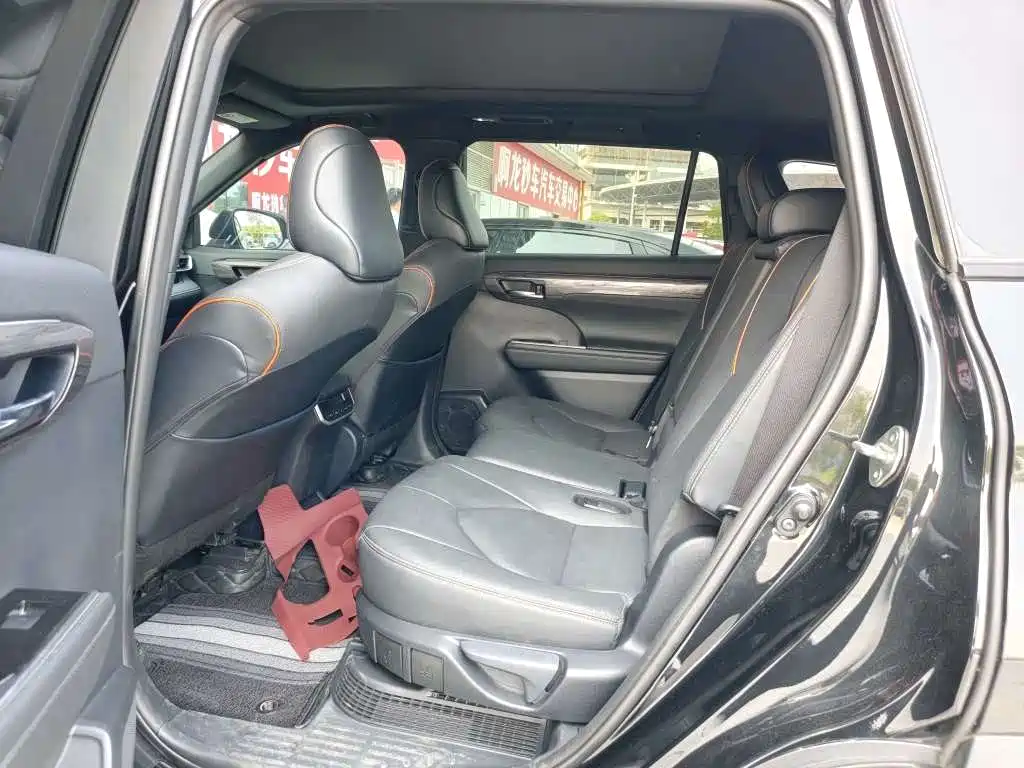 Toyota Crown Kluger — миниатюра 7