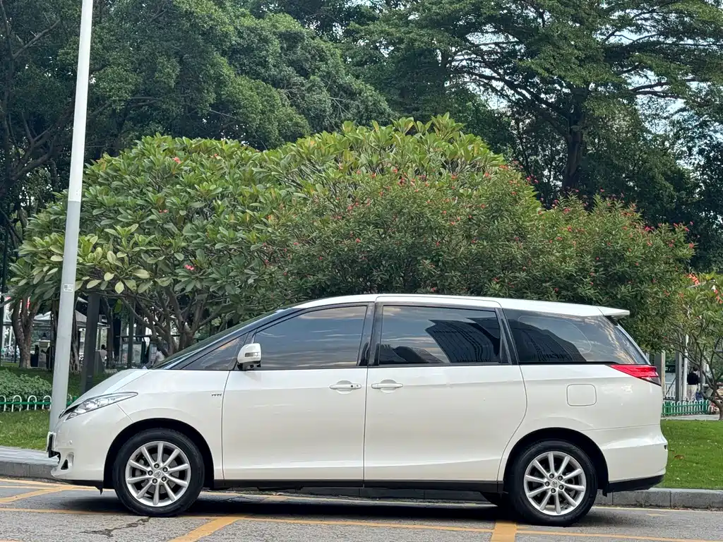 Toyota Previa — миниатюра 4