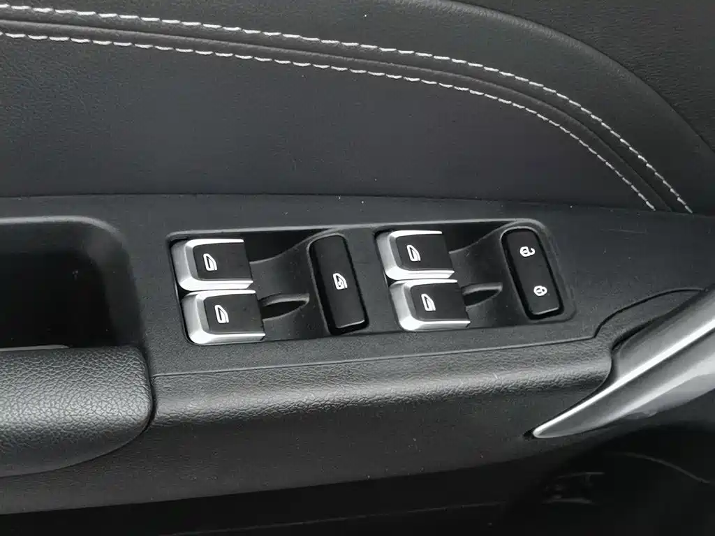 Geely Vision X3 — миниатюра 9