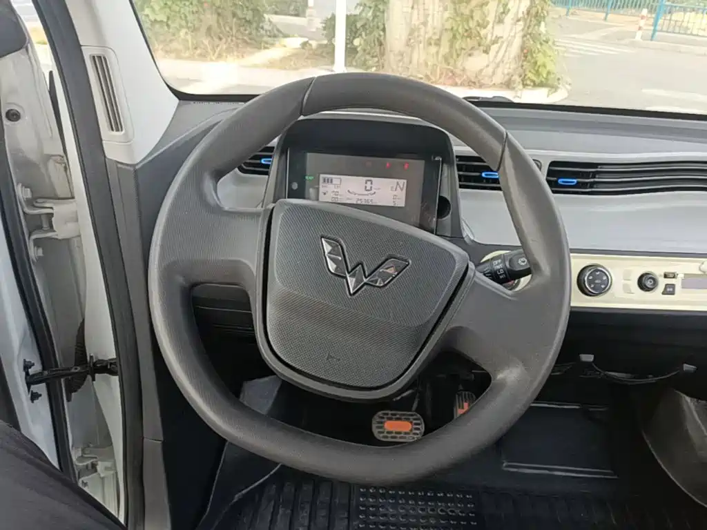 Wuling MINIEV — миниатюра 11