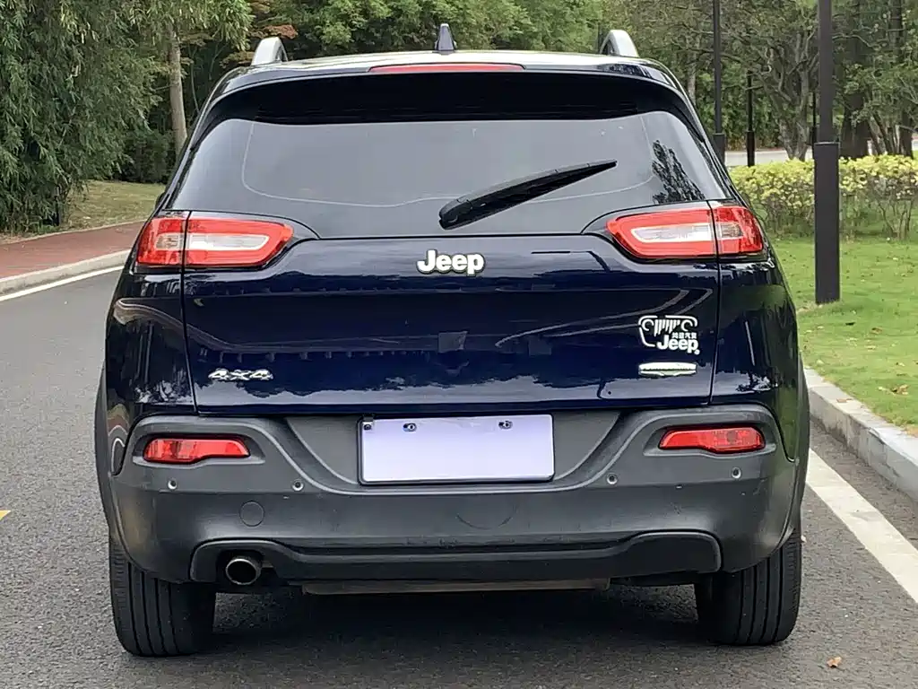 Jeep Cherokee (Import) — миниатюра 4