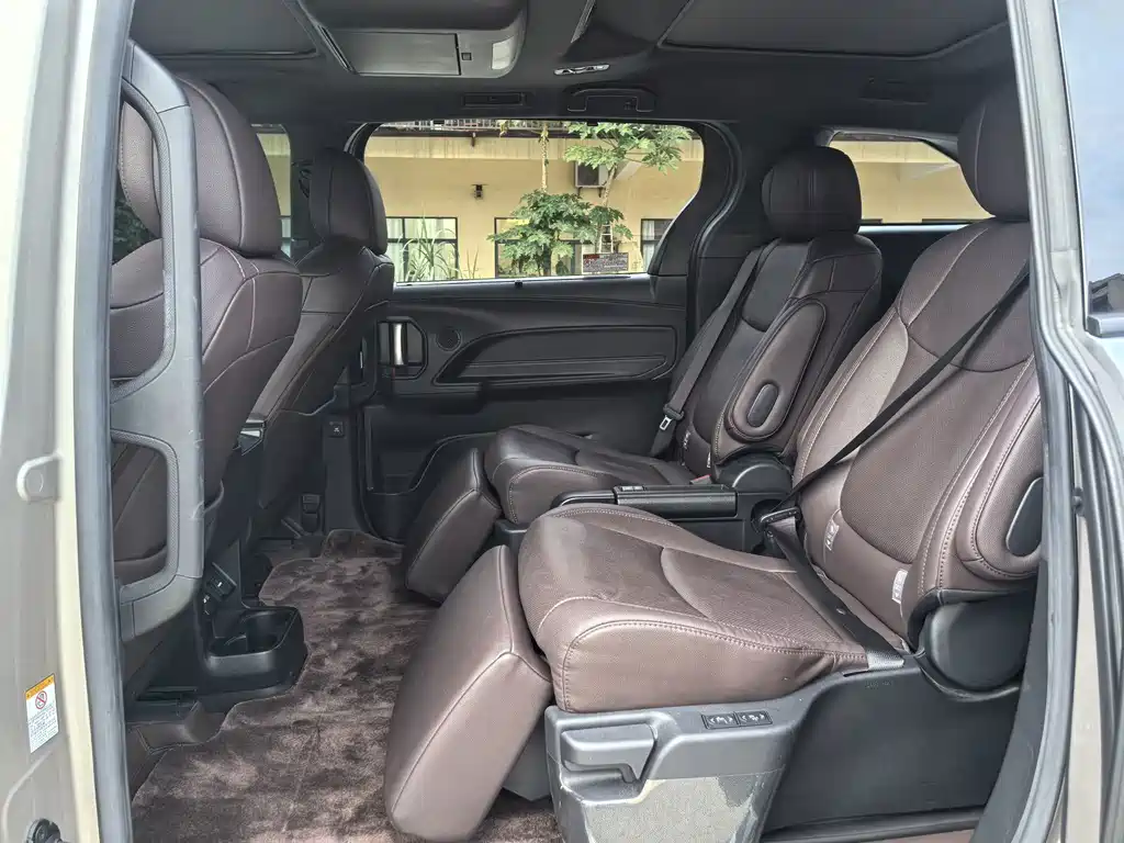 Toyota Sienna — миниатюра 9
