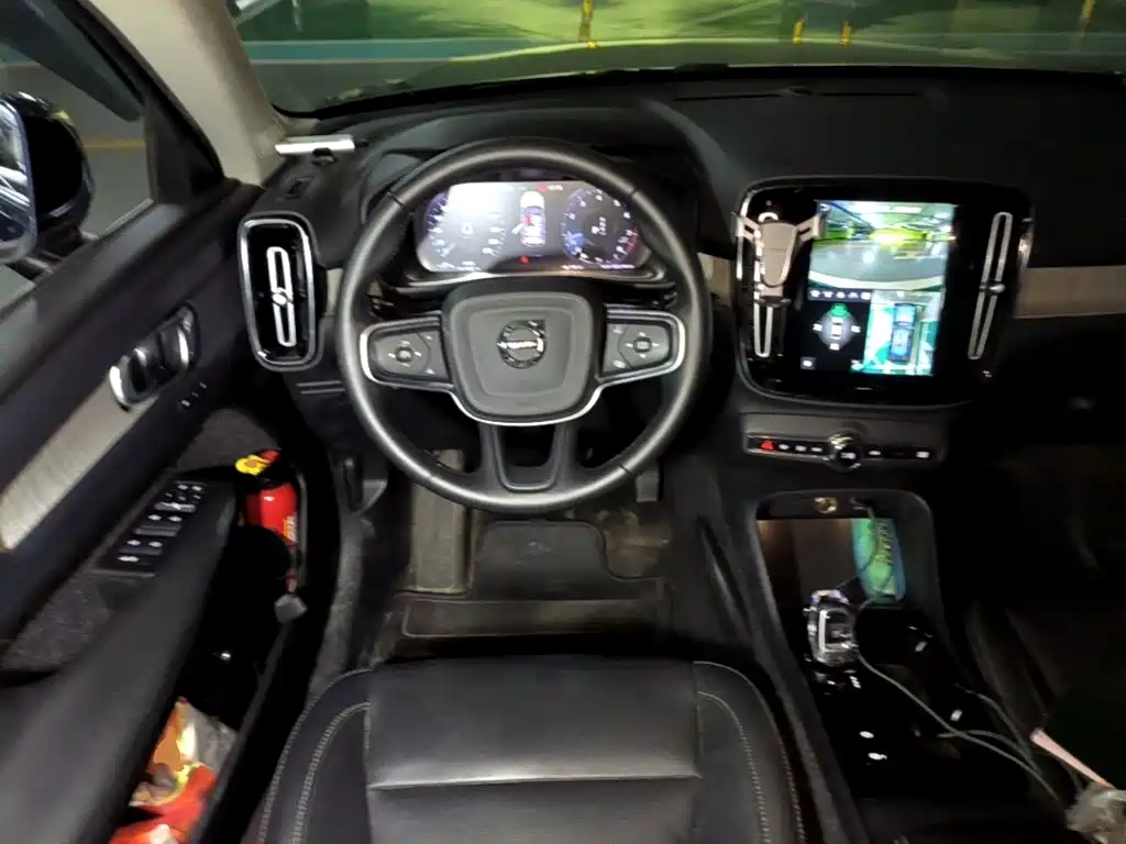 Volvo XC40 — миниатюра 11