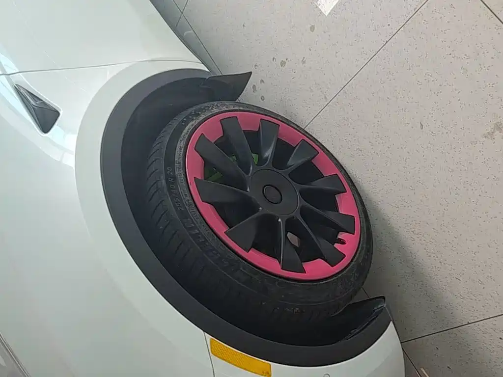 Tesla Model Y — миниатюра 23