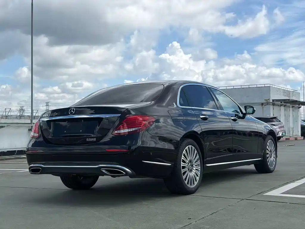 Mercedes-Benz E-Class — миниатюра 4