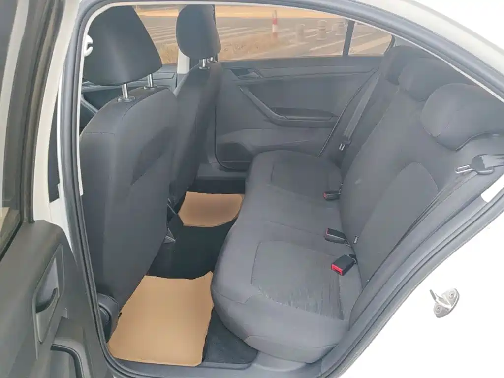 Volkswagen Jetta — миниатюра 17