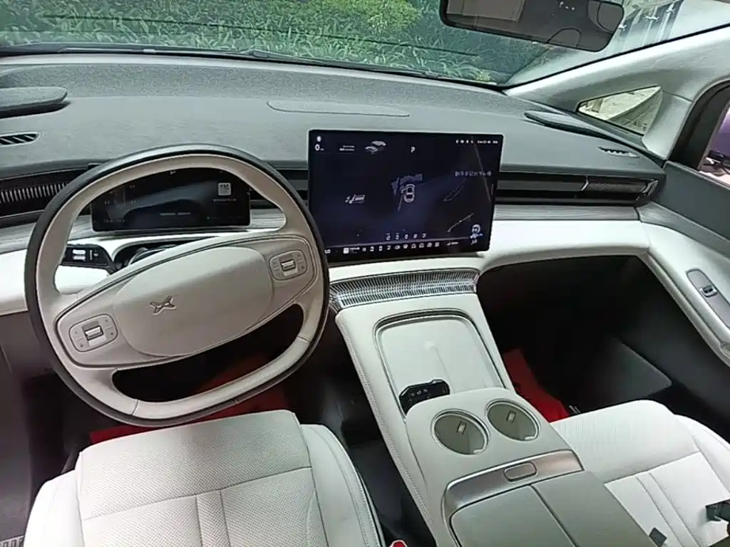 XPeng X9 — миниатюра 10