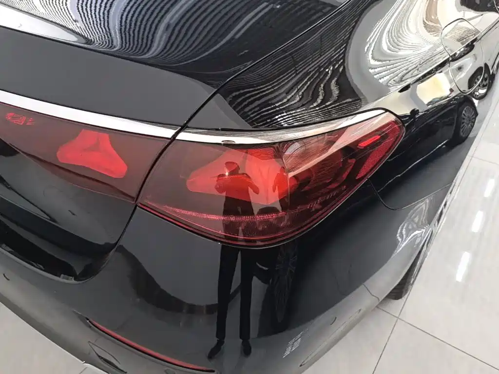 Mercedes-Benz E-Class — миниатюра 8