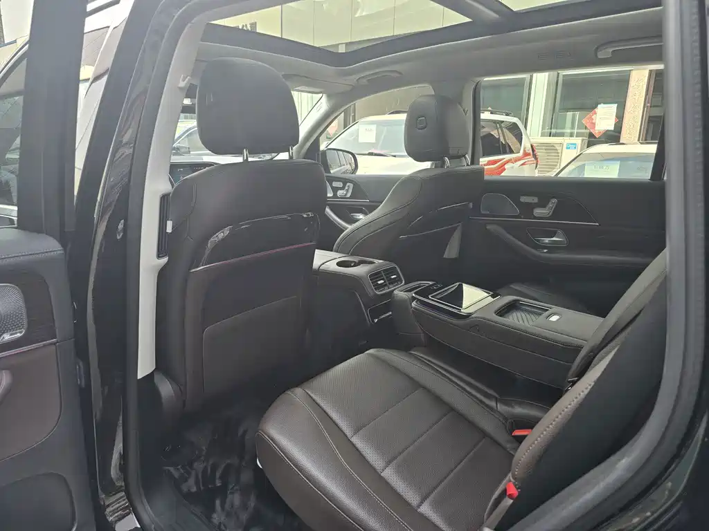 Mercedes-Benz GLS — миниатюра 10
