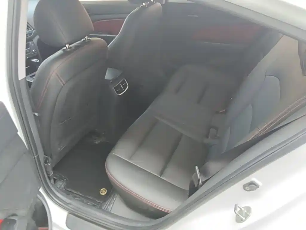 Hyundai Elantra — миниатюра 17