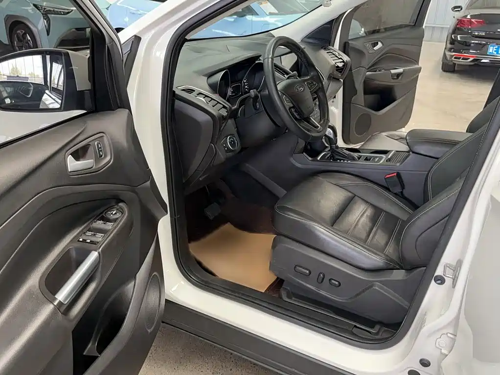 Ford Kuga — миниатюра 20