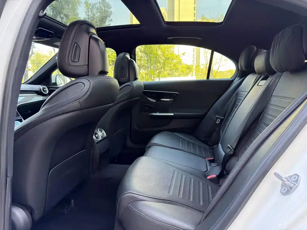 Mercedes-Benz C-Class — миниатюра 6