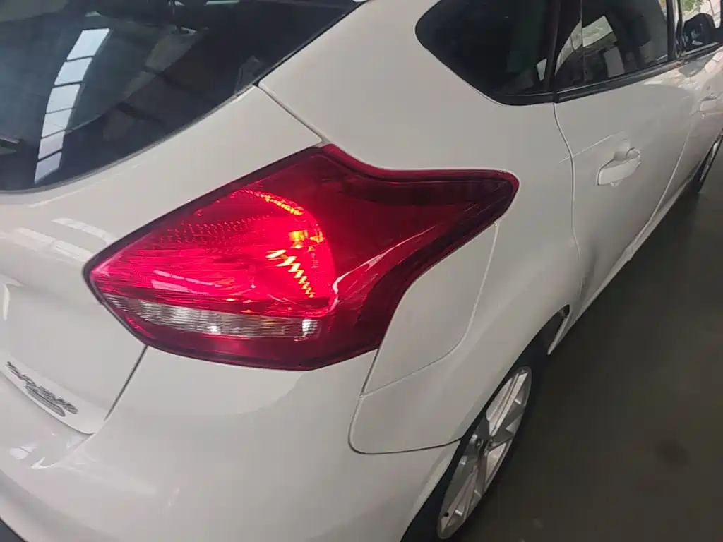 Ford Focus — миниатюра 8