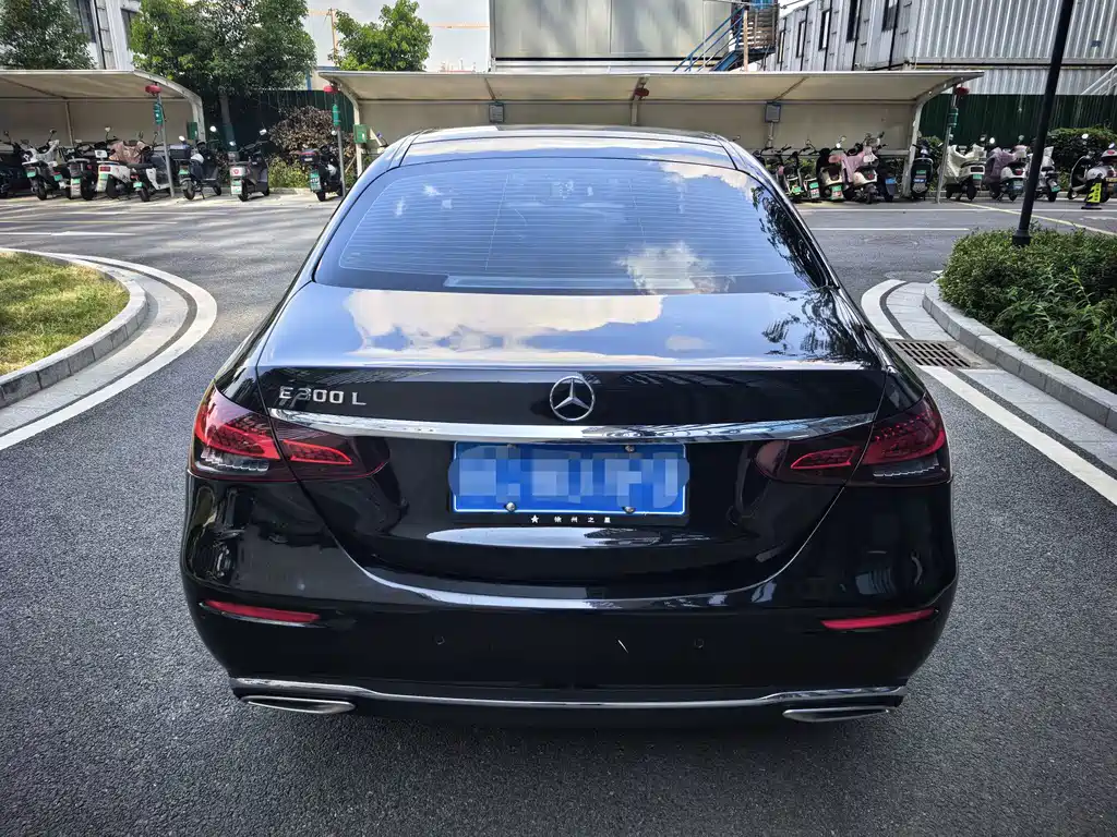 Mercedes-Benz E-Class — миниатюра 4